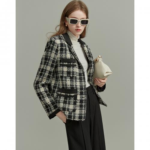 优雅格纹外套