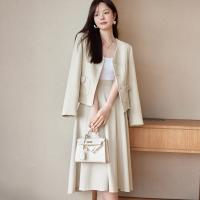 【H版V领】春秋季款都市休闲风平纹料珍珠搭扣外套