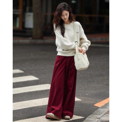 【干净简约白】2024冬款圆领左胸绣花装饰绒感长袖卫衣女