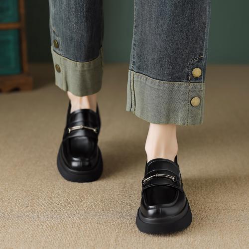 2024年春季新款简约百搭英伦风金色马鞍扣圆头深口乐福鞋女单鞋