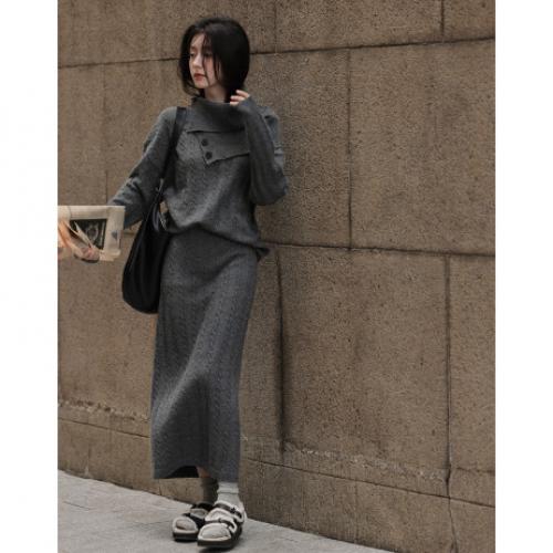 【简约围脖领】2024冬绞花肌理针织下摆开叉直筒半身裙套装