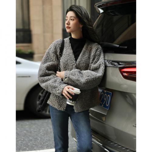 【灰色百搭款】2024冬款V领口袋仿羊羔毛外套