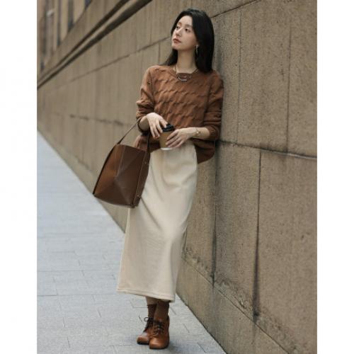 【气质百搭】2024冬款时尚精致绞花套头长袖针织衫女