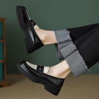 2024年春季新款简约百搭英伦风金色马鞍扣圆头深口乐福鞋女单鞋