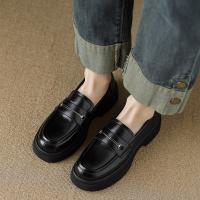 2024年春季新款简约百搭英伦风金色马鞍扣圆头深口乐福鞋女单鞋