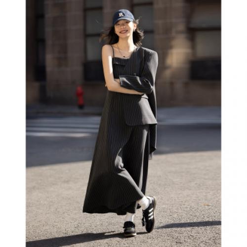 【时髦精套装】秋经典条纹吊带连衣裙+西装外套时髦套装