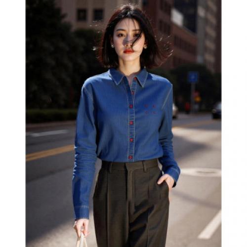 【富含云氧棉】秋季翻领字母绣花撞色纽扣衬衫宽松牛仔衬衣女上衣