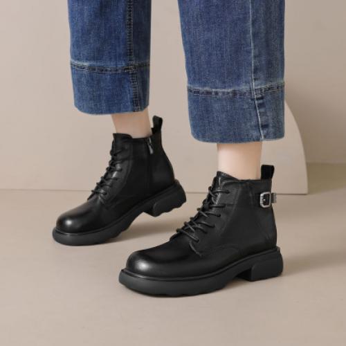 冬季简约百搭日常通勤长尾扣舒软短靴马丁靴女靴