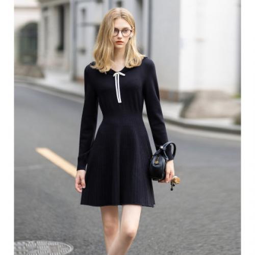 唐狮2026秋冬连衣裙学院风收腰显瘦时尚海军领设计女长袖连衣裙