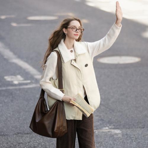 唐狮2026秋冬季短款马甲棉衣女拼接仿羔毛翻领外穿背心保暖时尚