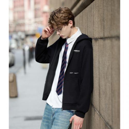 唐狮2026秋冬季男外套短款连帽字母印花简约设计卫衣开衫针织外套