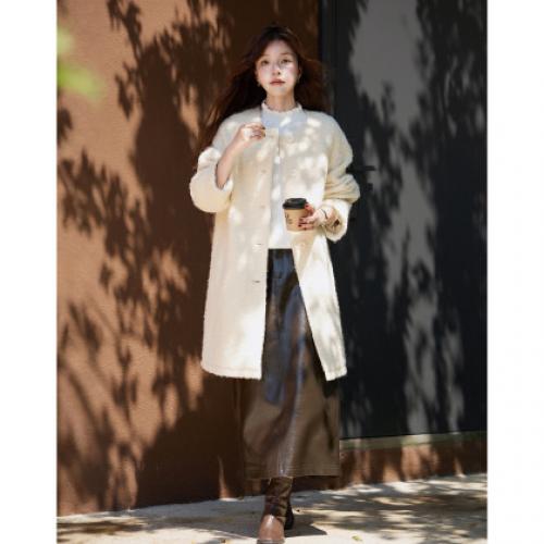 【绒冬暖境】2025冬绵羊毛圈圈呢圆领长款宽松保暖简约女式毛绒外套