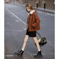 唐狮2026秋冬女短款外套翻领撞色拼接仿羊羔毛简约设计美拉德百搭